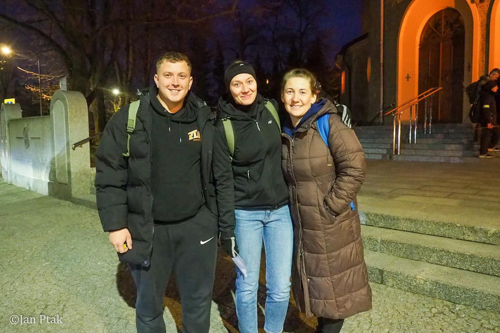 Zdjęcie w galerii na portalu naszraciborz.pl: Ekstremalna Droga Krzyżowa. Wyzwanie w ciszy i mroku podjęte przez wiernych z naszego powiatu [FOTO] wiadomości z regionu