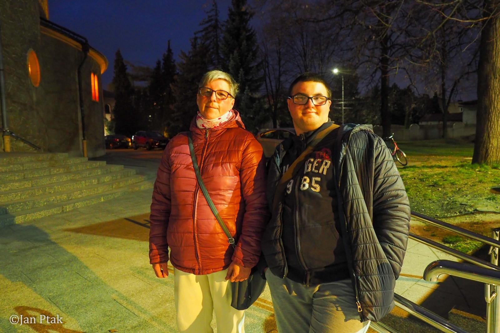 Zdjęcie w galerii na portalu naszraciborz.pl: Ekstremalna Droga Krzyżowa. Wyzwanie w ciszy i mroku podjęte przez wiernych z naszego powiatu [FOTO] wiadomości z regionu