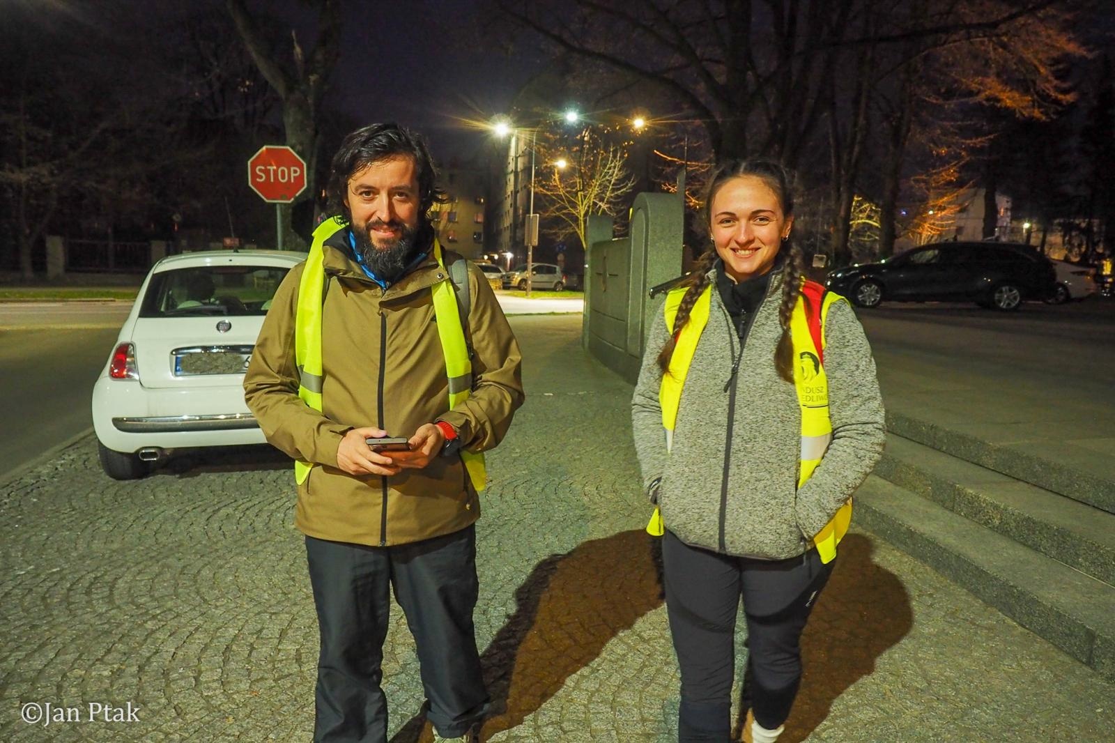 Zdjęcie w galerii na portalu naszraciborz.pl: Ekstremalna Droga Krzyżowa. Wyzwanie w ciszy i mroku podjęte przez wiernych z naszego powiatu [FOTO] wiadomości z regionu