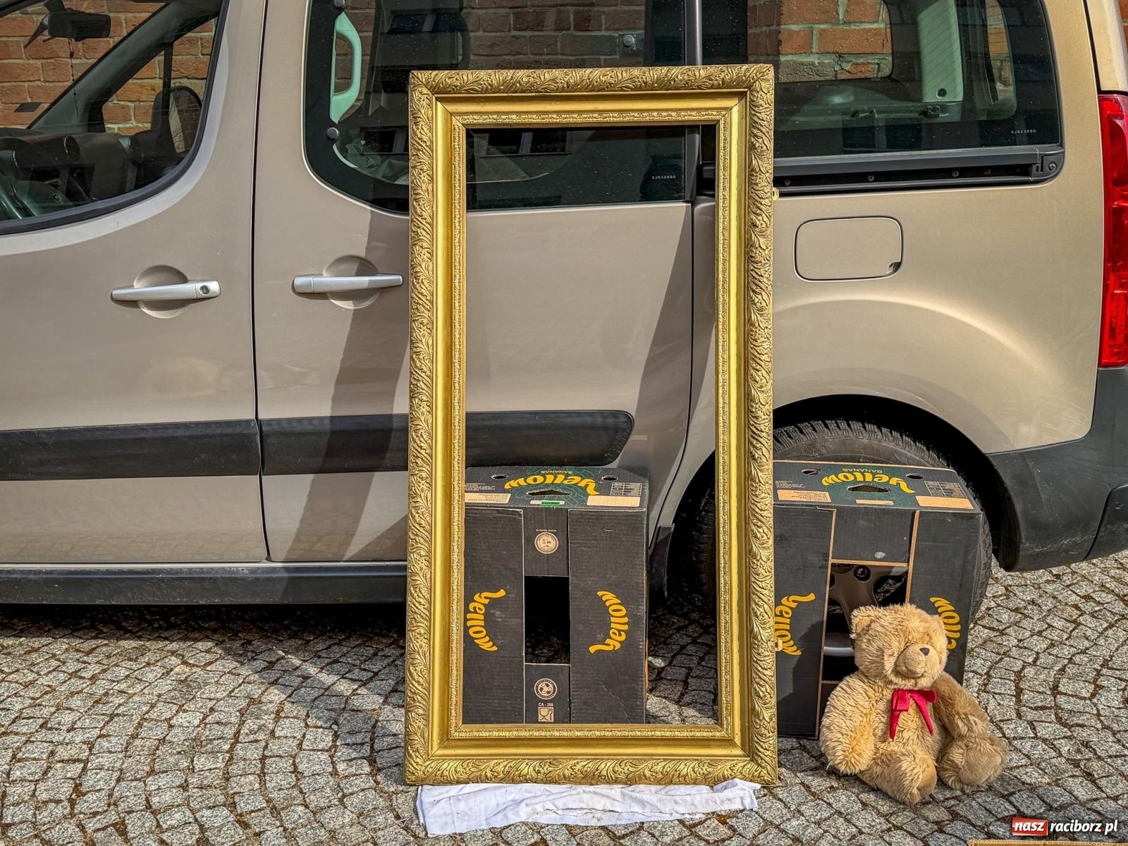 Zdjęcie w galerii na portalu naszraciborz.pl: Wiosenne ożywienie na raciborskim targu staroci wiadomości z regionu