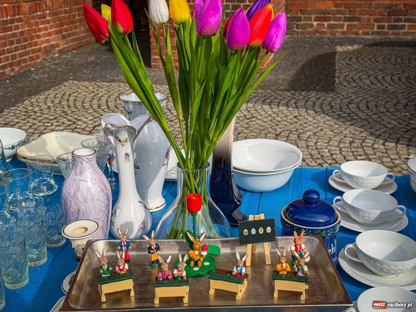 Zdjęcie w galerii na portalu naszraciborz.pl: Wiosenne ożywienie na raciborskim targu staroci wiadomości z regionu