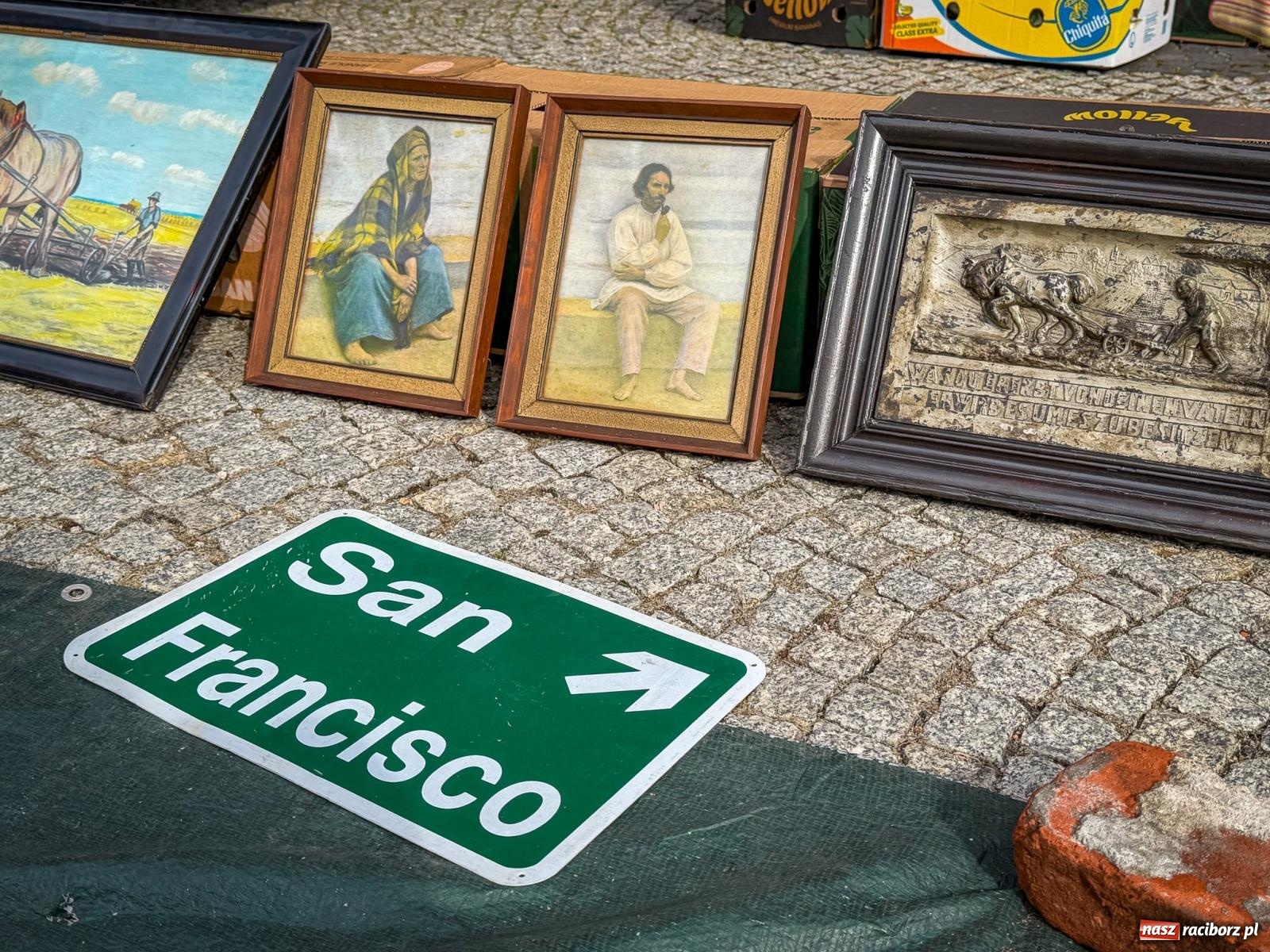 Zdjęcie w galerii na portalu naszraciborz.pl: Wiosenne ożywienie na raciborskim targu staroci wiadomości z regionu