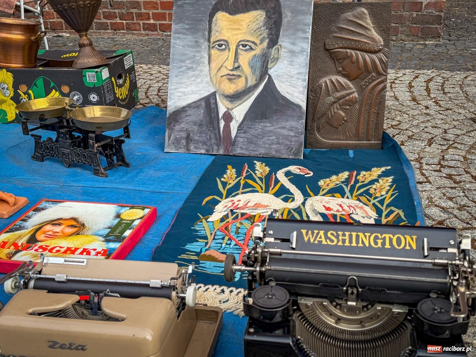 Zdjęcie w galerii na portalu naszraciborz.pl: Wiosenne ożywienie na raciborskim targu staroci wiadomości z regionu