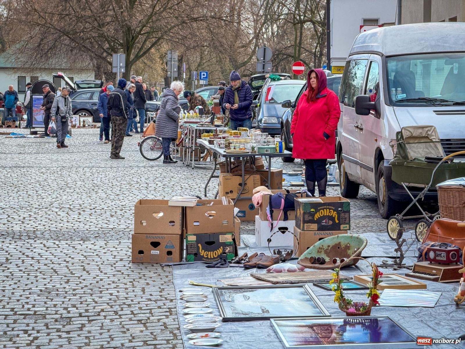Zdjęcie w galerii na portalu naszraciborz.pl: Wiosenne ożywienie na raciborskim targu staroci wiadomości z regionu