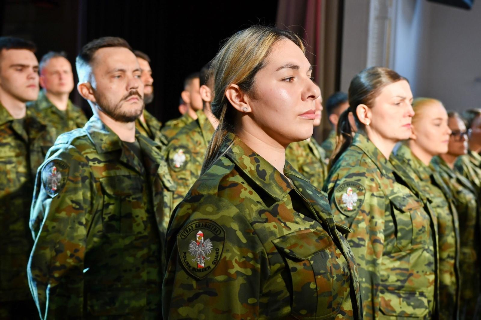 Zdjęcie w galerii na portalu naszraciborz.pl: Uroczyste ślubowanie nowych funkcjonariuszy Śląskiego Oddziału Straży Granicznej wiadomości z regionu