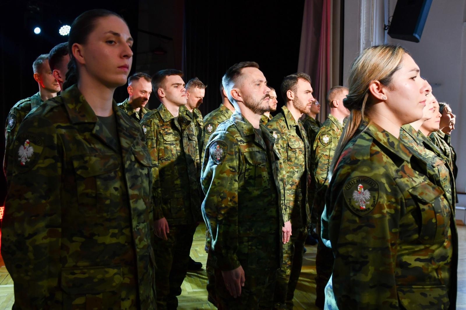 Zdjęcie w galerii na portalu naszraciborz.pl: Uroczyste ślubowanie nowych funkcjonariuszy Śląskiego Oddziału Straży Granicznej wiadomości z regionu