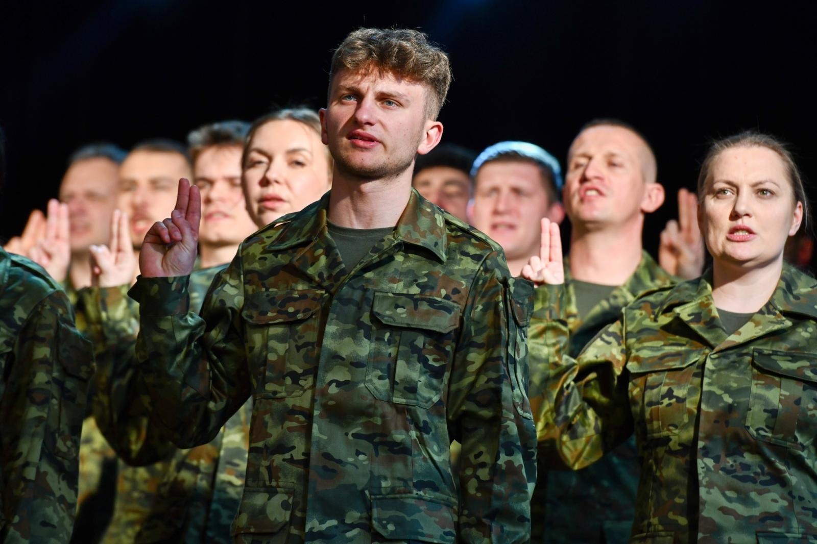 Zdjęcie w galerii na portalu naszraciborz.pl: Uroczyste ślubowanie nowych funkcjonariuszy Śląskiego Oddziału Straży Granicznej wiadomości z regionu