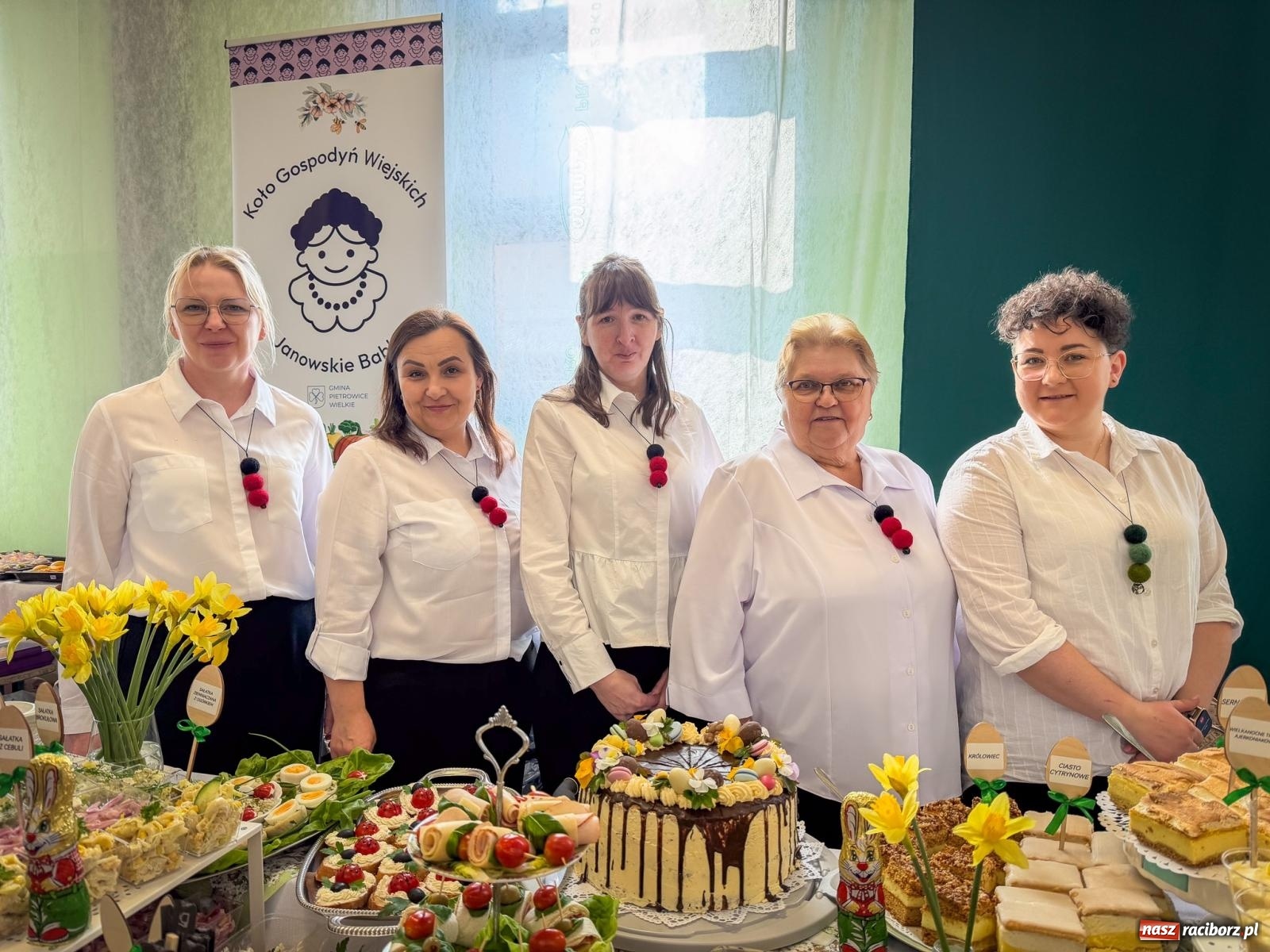 Zdjęcie w galerii na portalu naszraciborz.pl: Stoły Wielkanocne w Pietrowicach Wielkich. Śląska tradycja, muzyka i godka w centrum wydarzeń wiadomości z regionu