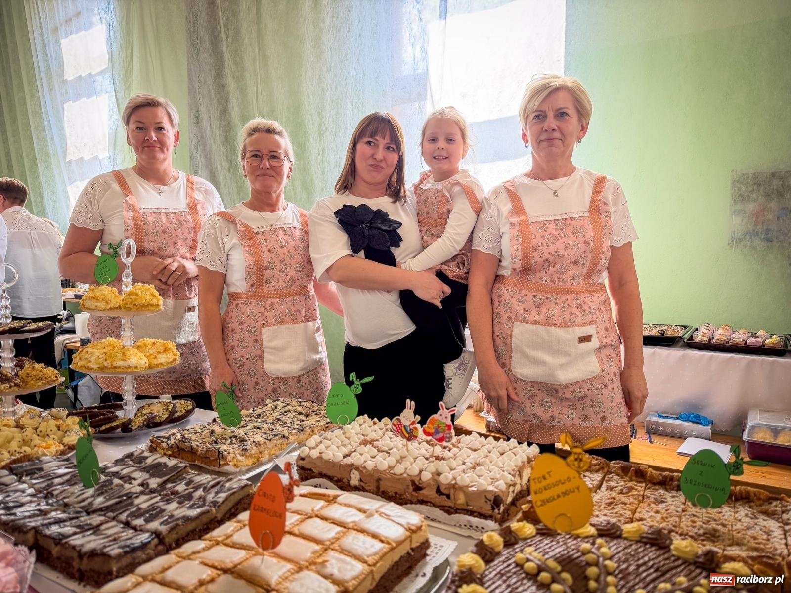 Zdjęcie w galerii na portalu naszraciborz.pl: Stoły Wielkanocne w Pietrowicach Wielkich. Śląska tradycja, muzyka i godka w centrum wydarzeń wiadomości z regionu