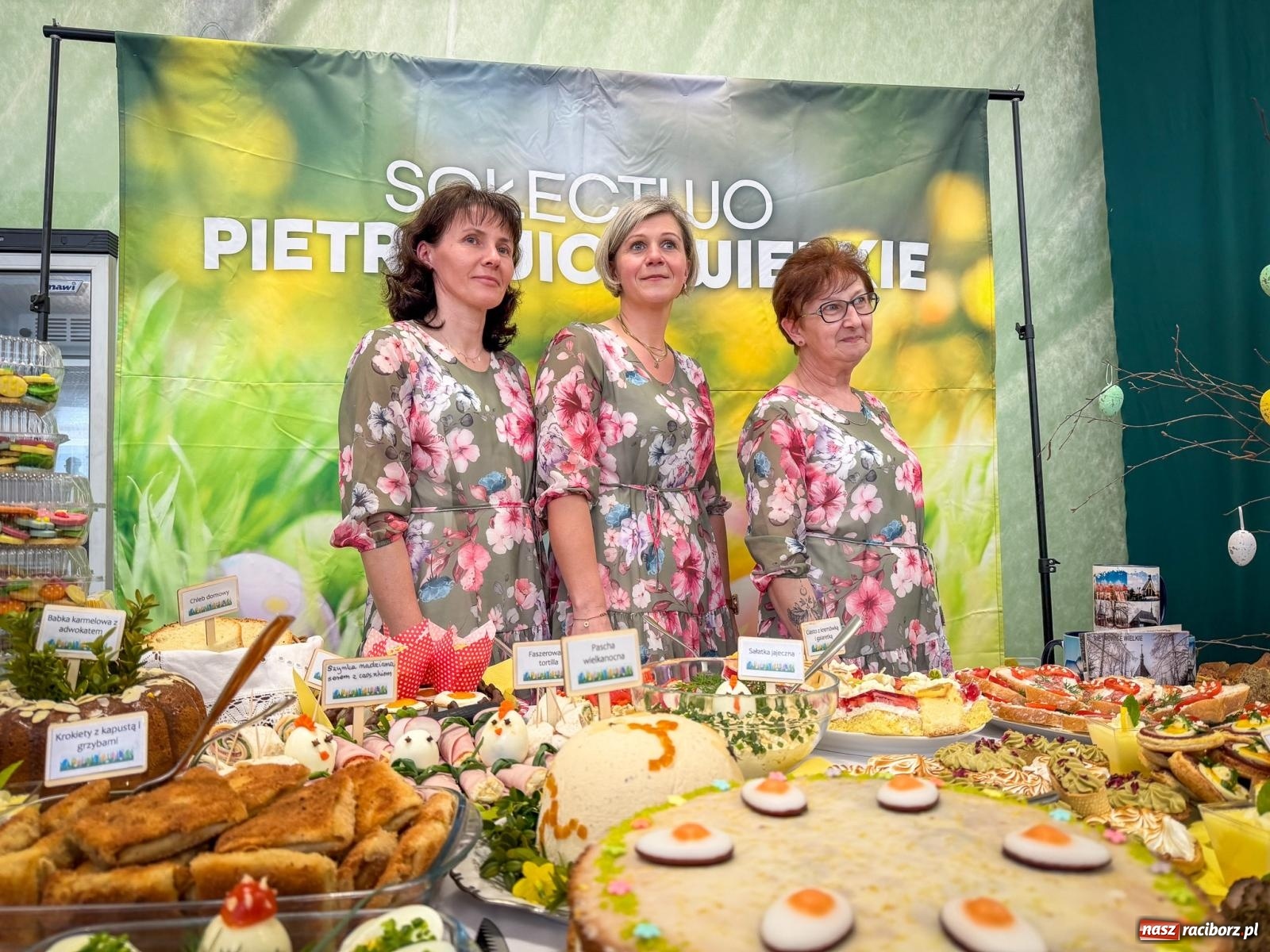 Zdjęcie w galerii na portalu naszraciborz.pl: Stoły Wielkanocne w Pietrowicach Wielkich. Śląska tradycja, muzyka i godka w centrum wydarzeń wiadomości z regionu