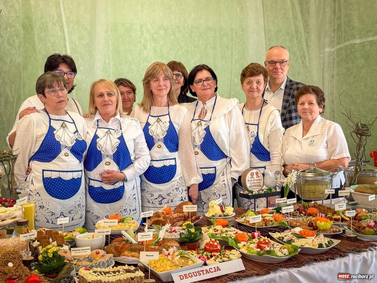 Zdjęcie w galerii na portalu naszraciborz.pl: Stoły Wielkanocne w Pietrowicach Wielkich. Śląska tradycja, muzyka i godka w centrum wydarzeń wiadomości z regionu