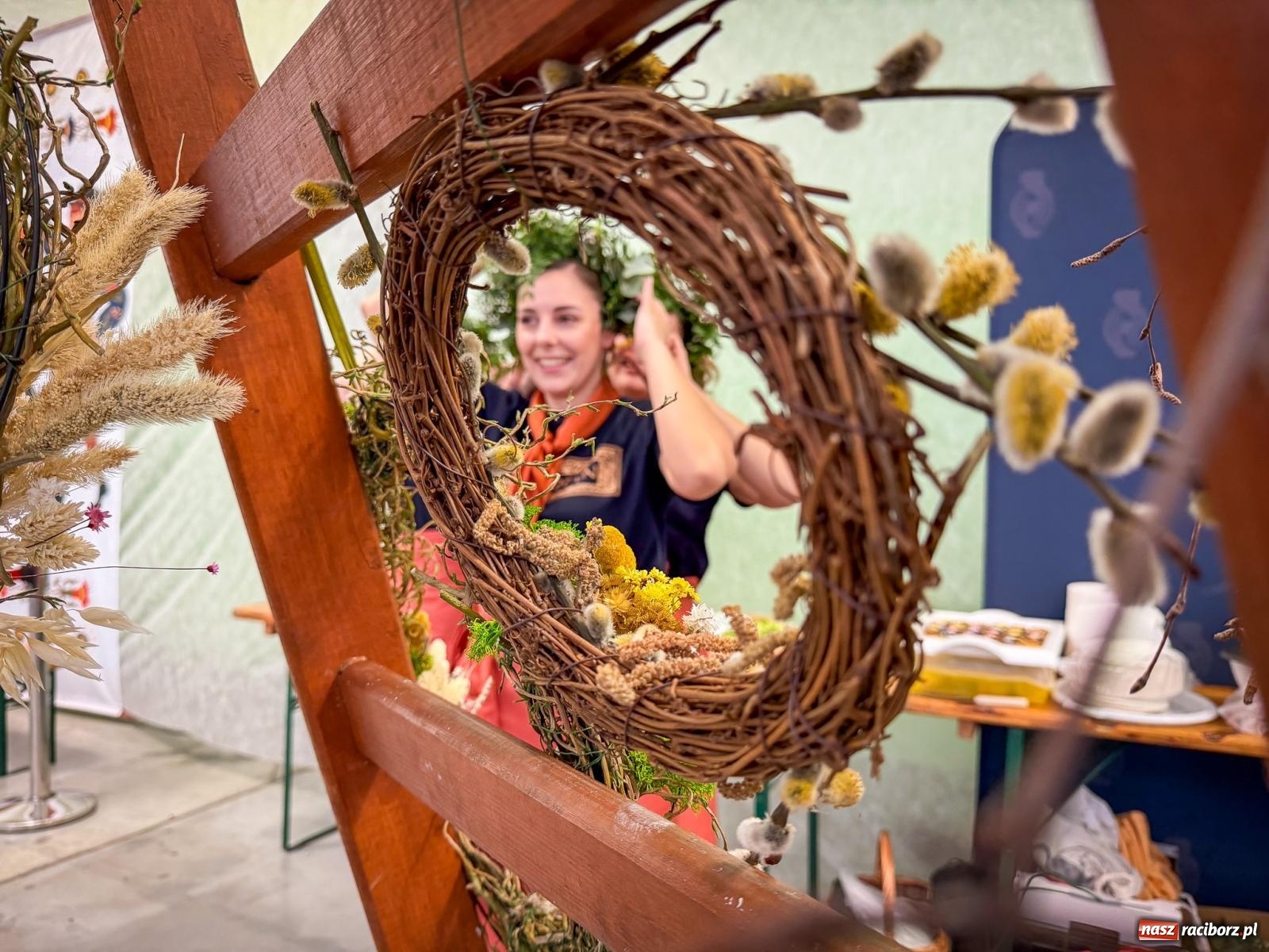 Zdjęcie w galerii na portalu naszraciborz.pl: Stoły Wielkanocne w Pietrowicach Wielkich. Śląska tradycja, muzyka i godka w centrum wydarzeń wiadomości z regionu