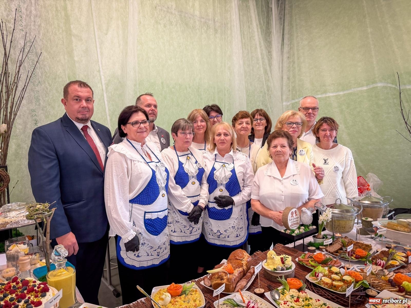 Zdjęcie w galerii na portalu naszraciborz.pl: Stoły Wielkanocne w Pietrowicach Wielkich. Śląska tradycja, muzyka i godka w centrum wydarzeń wiadomości z regionu