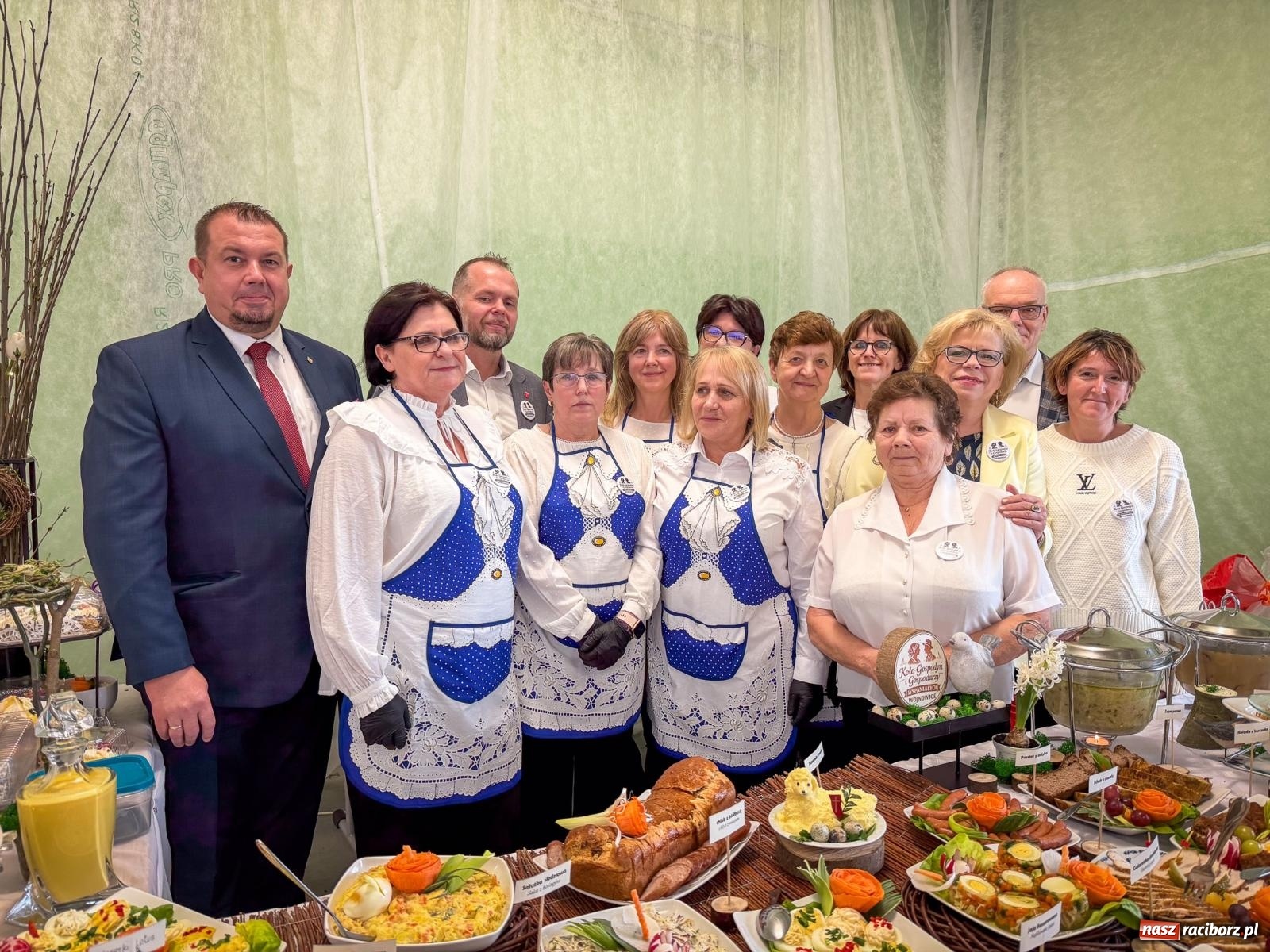 Zdjęcie w galerii na portalu naszraciborz.pl: Stoły Wielkanocne w Pietrowicach Wielkich. Śląska tradycja, muzyka i godka w centrum wydarzeń wiadomości z regionu