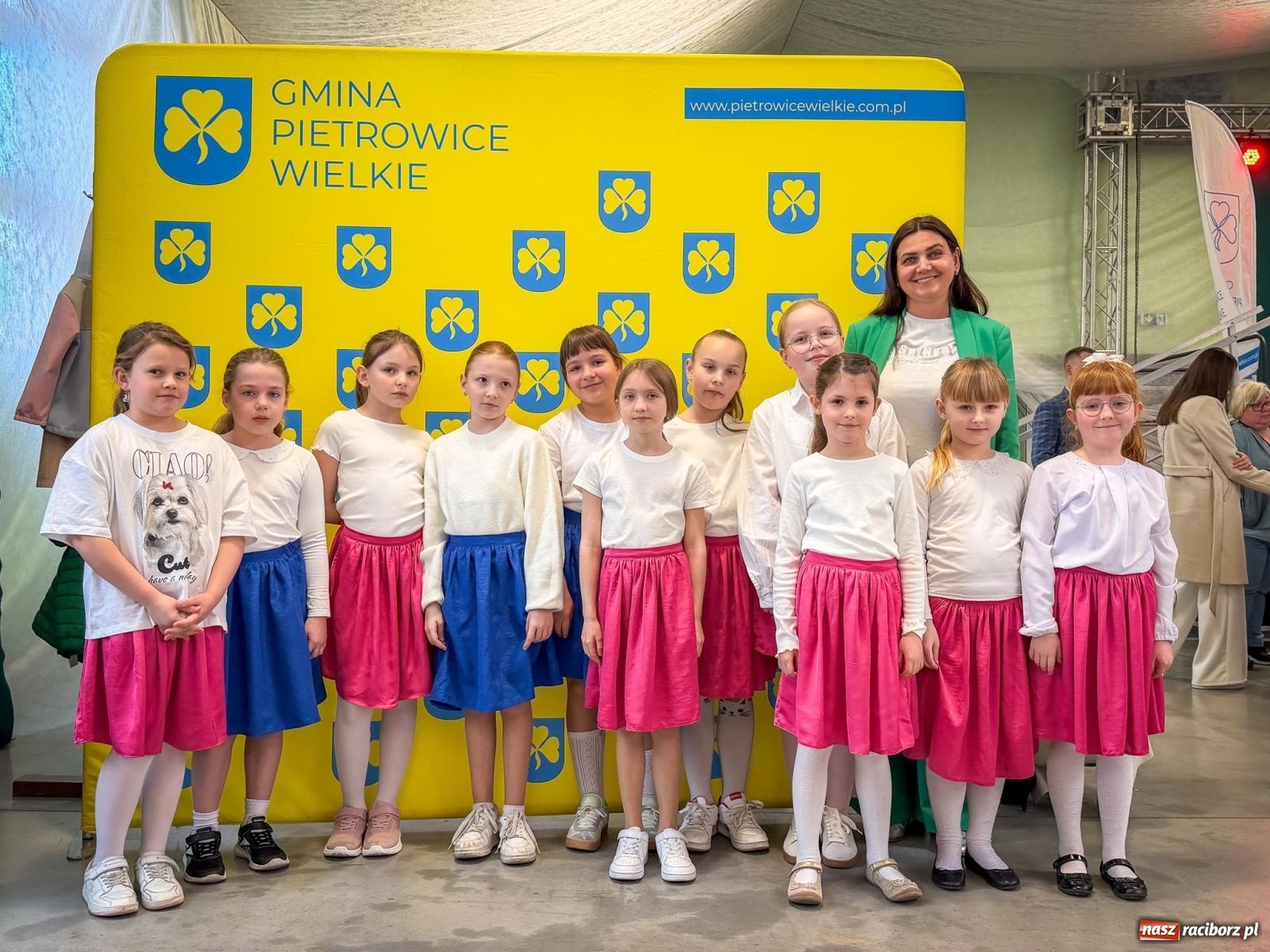 Zdjęcie w galerii na portalu naszraciborz.pl: Stoły Wielkanocne w Pietrowicach Wielkich. Śląska tradycja, muzyka i godka w centrum wydarzeń wiadomości z regionu