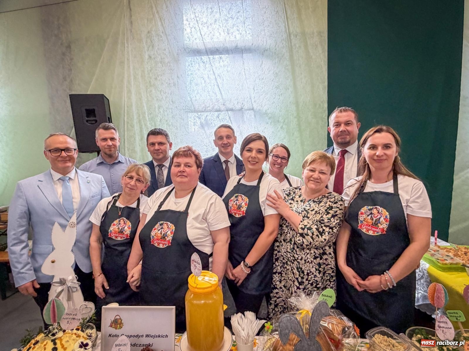 Zdjęcie w galerii na portalu naszraciborz.pl: Stoły Wielkanocne w Pietrowicach Wielkich. Śląska tradycja, muzyka i godka w centrum wydarzeń wiadomości z regionu