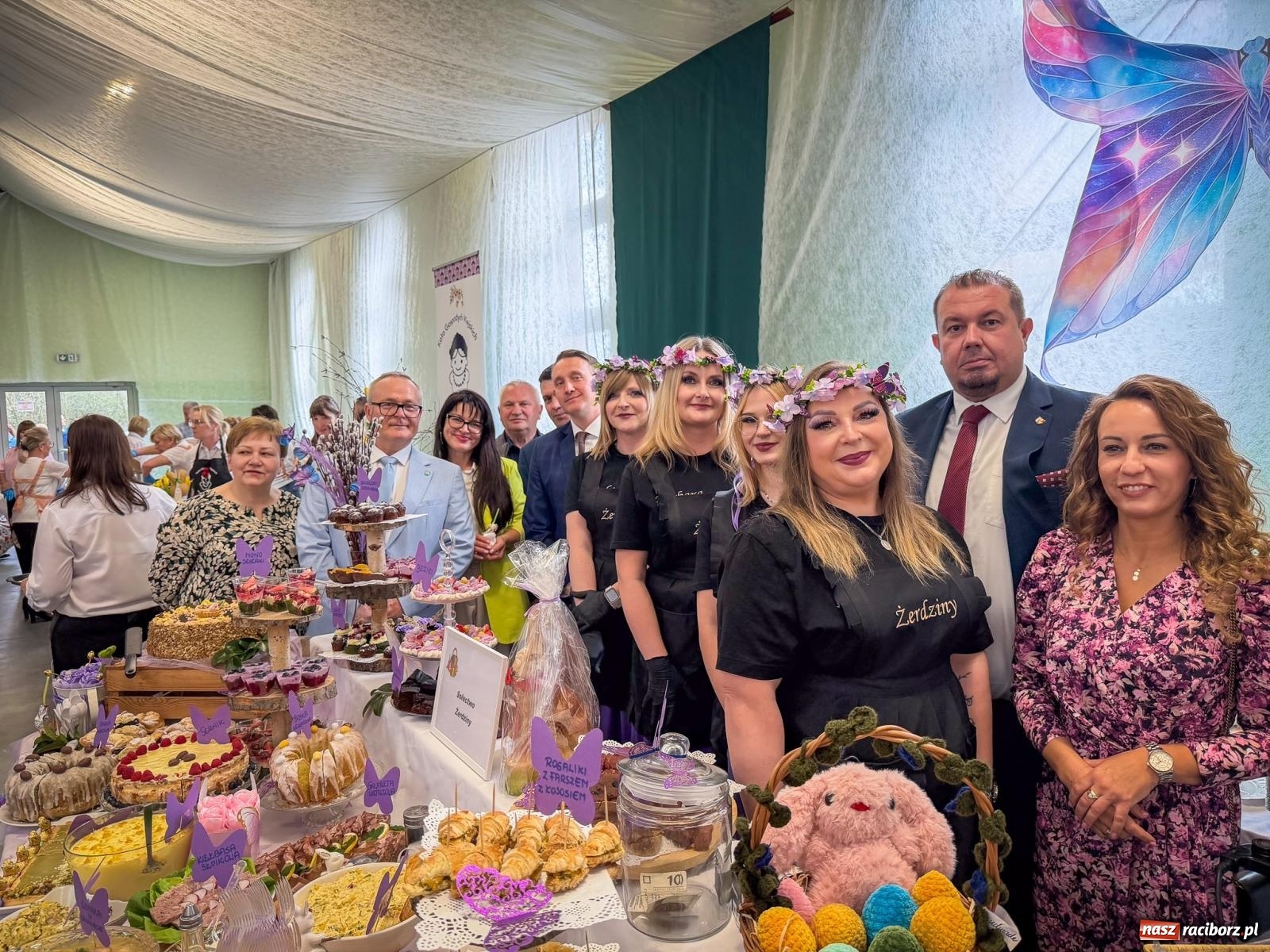 Zdjęcie w galerii na portalu naszraciborz.pl: Stoły Wielkanocne w Pietrowicach Wielkich. Śląska tradycja, muzyka i godka w centrum wydarzeń wiadomości z regionu