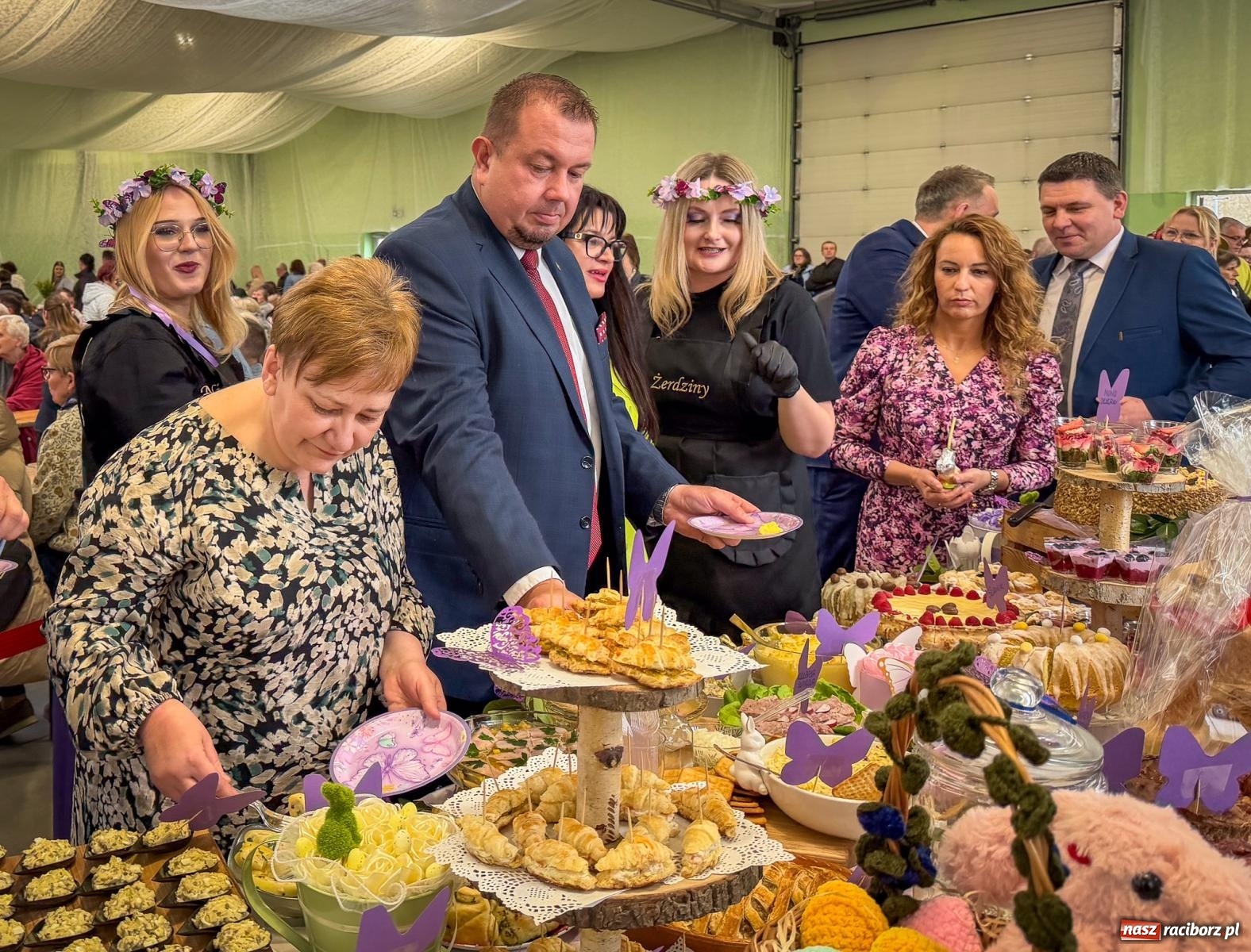 Zdjęcie w galerii na portalu naszraciborz.pl: Stoły Wielkanocne w Pietrowicach Wielkich. Śląska tradycja, muzyka i godka w centrum wydarzeń wiadomości z regionu
