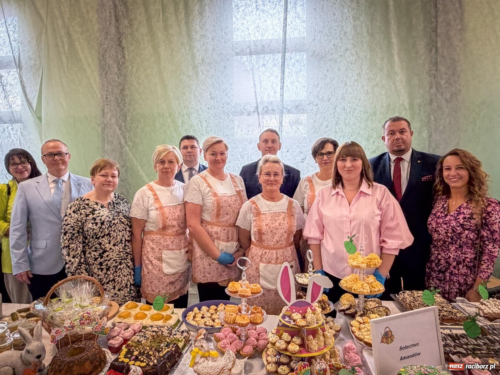 Zdjęcie w galerii na portalu naszraciborz.pl: Stoły Wielkanocne w Pietrowicach Wielkich. Śląska tradycja, muzyka i godka w centrum wydarzeń wiadomości z regionu