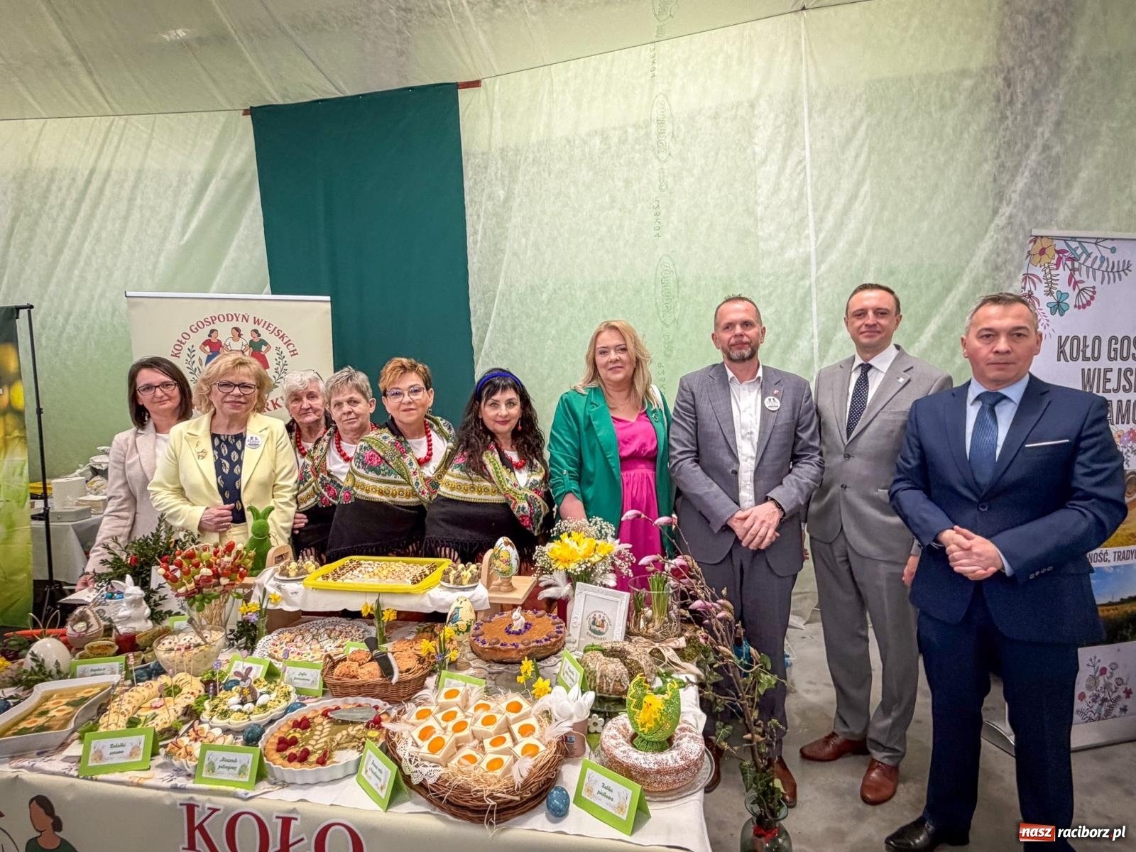 Zdjęcie w galerii na portalu naszraciborz.pl: Stoły Wielkanocne w Pietrowicach Wielkich. Śląska tradycja, muzyka i godka w centrum wydarzeń wiadomości z regionu