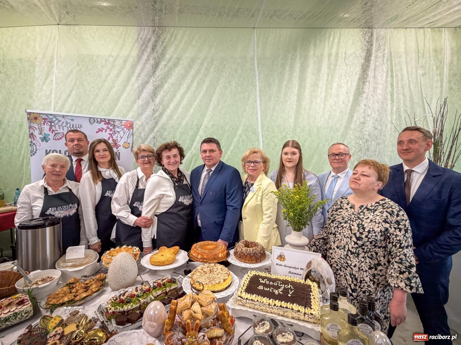 Zdjęcie w galerii na portalu naszraciborz.pl: Stoły Wielkanocne w Pietrowicach Wielkich. Śląska tradycja, muzyka i godka w centrum wydarzeń wiadomości z regionu