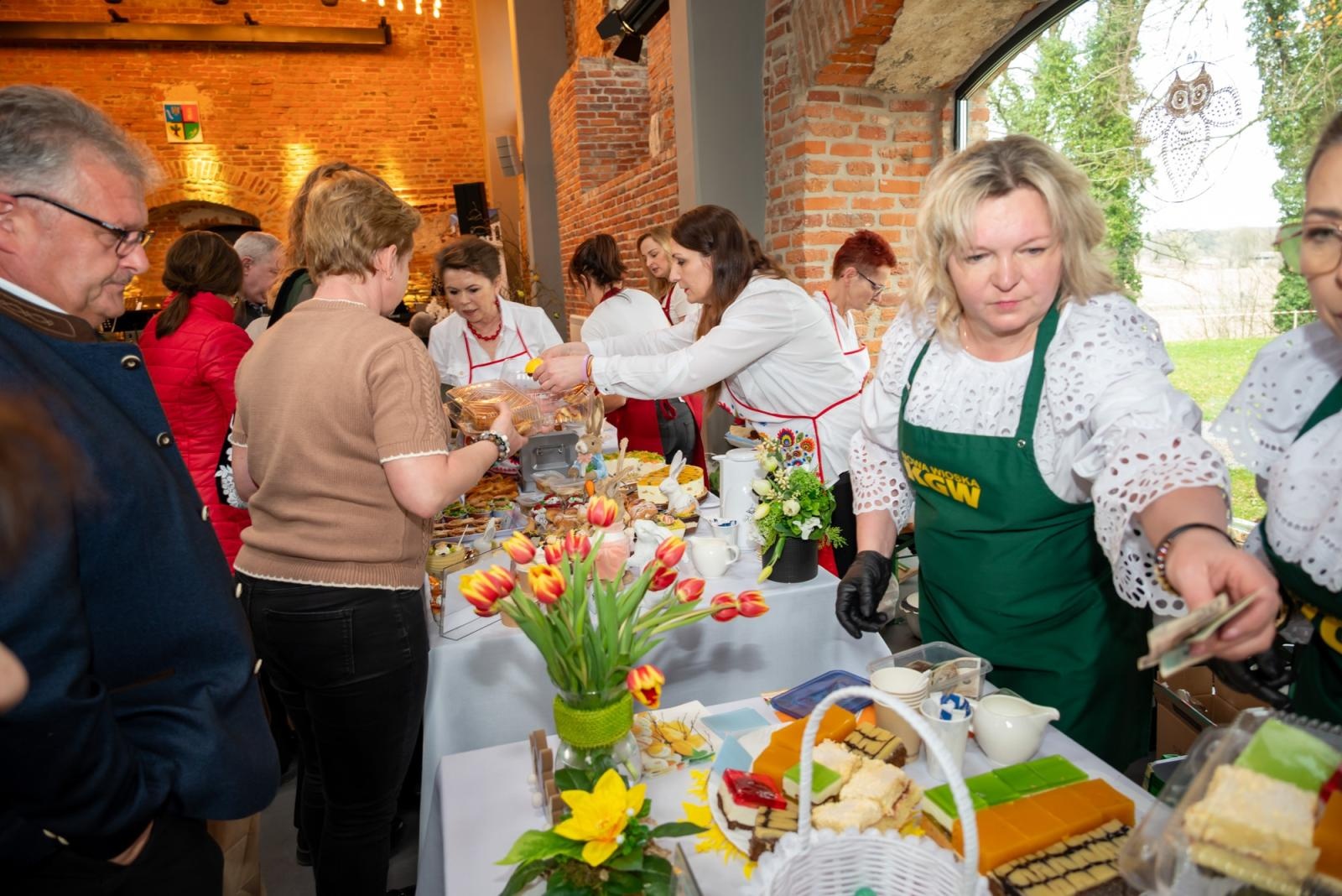 Zdjęcie w galerii na portalu naszraciborz.pl: Kiermasz Wielkanocny w Tworkowie przyciągnął tłumy mieszkańców wiadomości z regionu