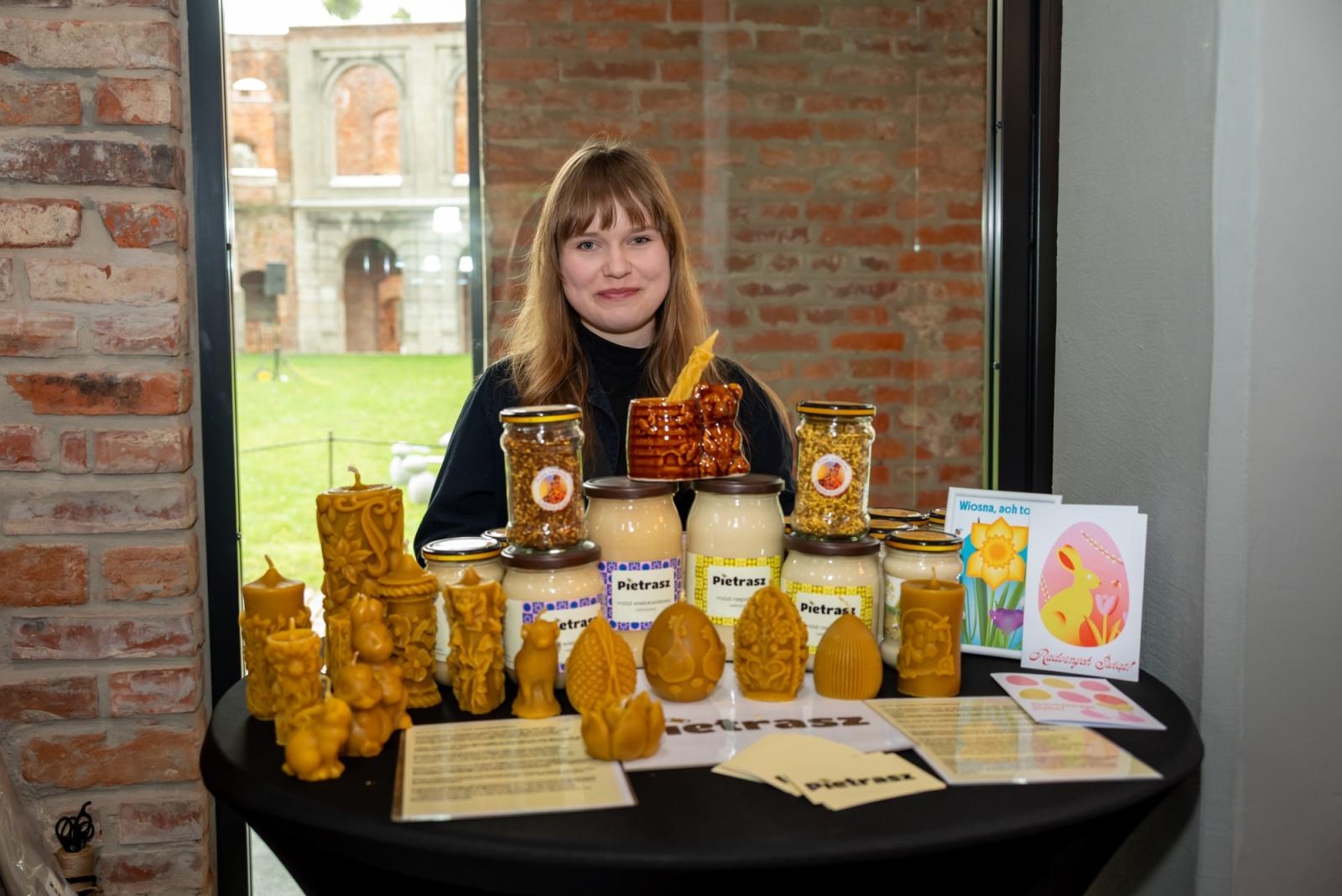 Zdjęcie w galerii na portalu naszraciborz.pl: Kiermasz Wielkanocny w Tworkowie przyciągnął tłumy mieszkańców wiadomości z regionu