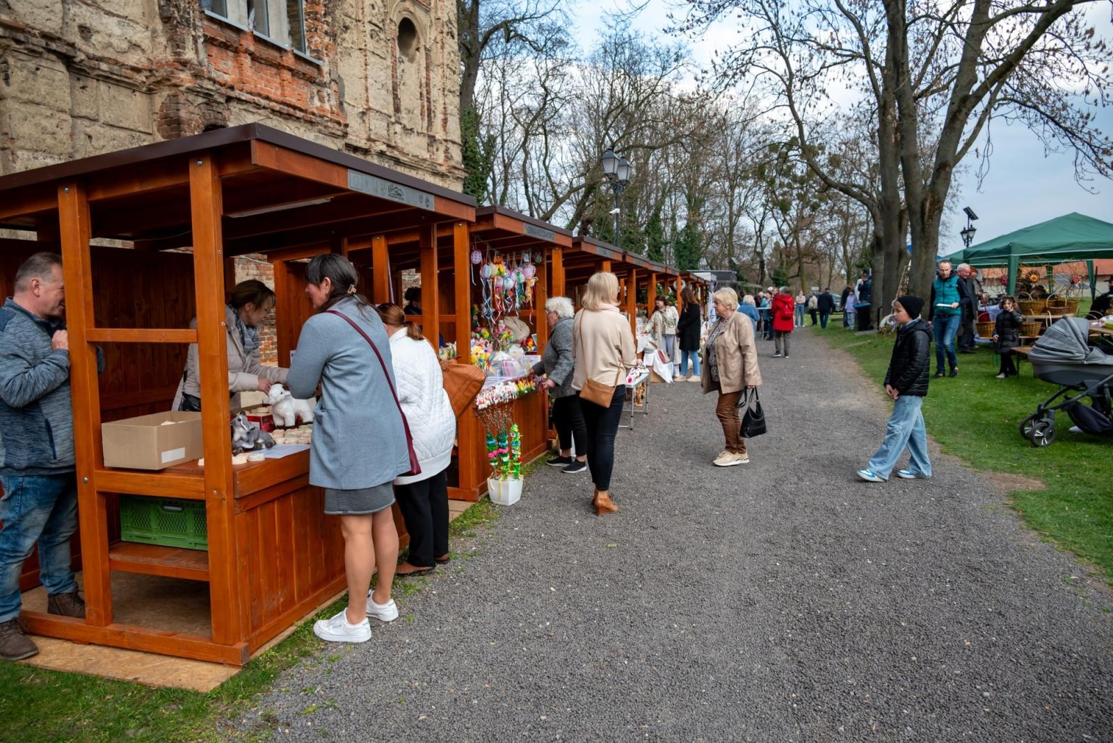 Zdjęcie w galerii na portalu naszraciborz.pl: Kiermasz Wielkanocny w Tworkowie przyciągnął tłumy mieszkańców wiadomości z regionu