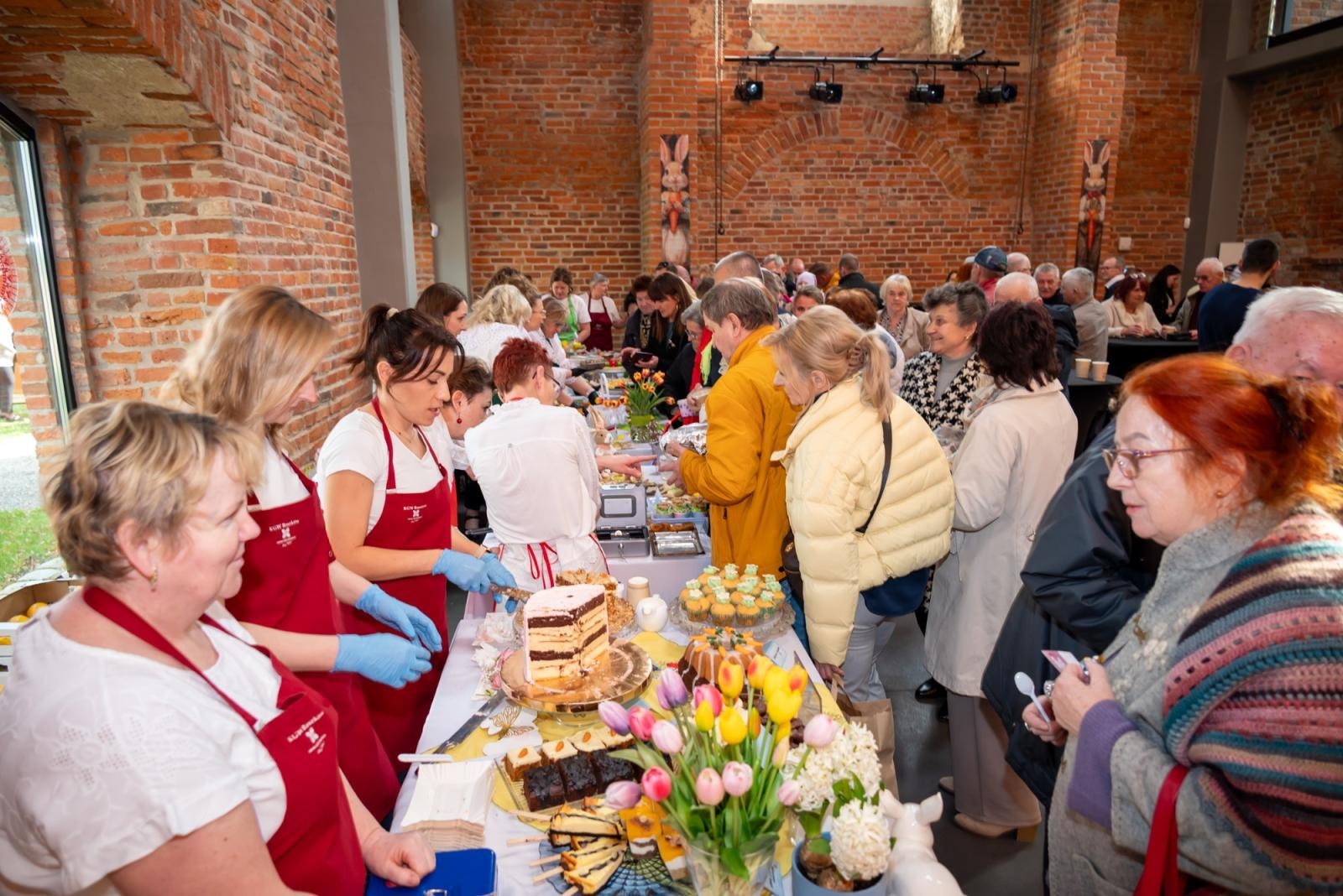 Zdjęcie w galerii na portalu naszraciborz.pl: Kiermasz Wielkanocny w Tworkowie przyciągnął tłumy mieszkańców wiadomości z regionu