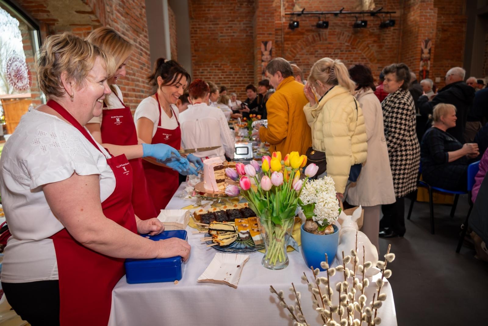 Zdjęcie w galerii na portalu naszraciborz.pl: Kiermasz Wielkanocny w Tworkowie przyciągnął tłumy mieszkańców wiadomości z regionu
