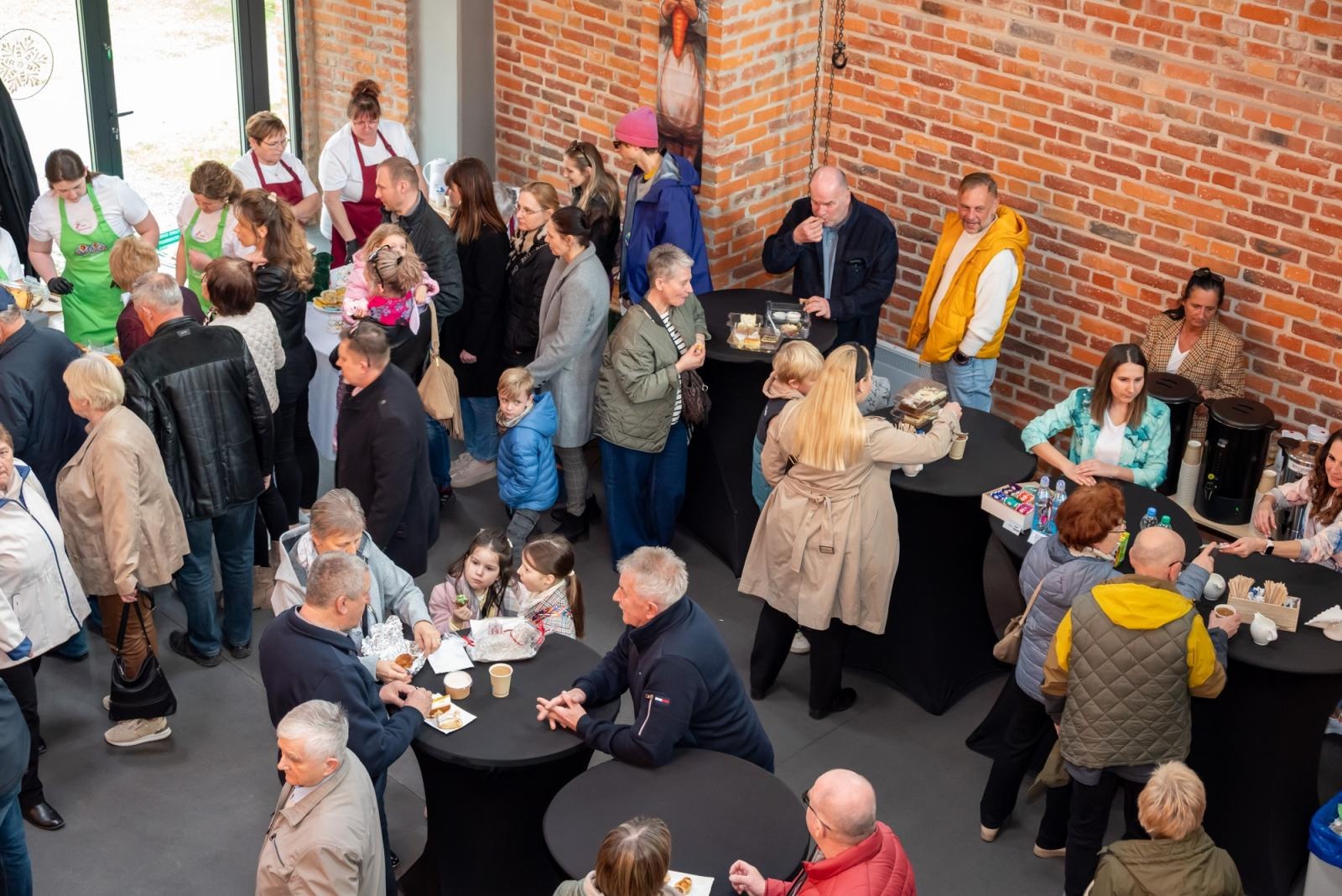 Zdjęcie w galerii na portalu naszraciborz.pl: Kiermasz Wielkanocny w Tworkowie przyciągnął tłumy mieszkańców wiadomości z regionu