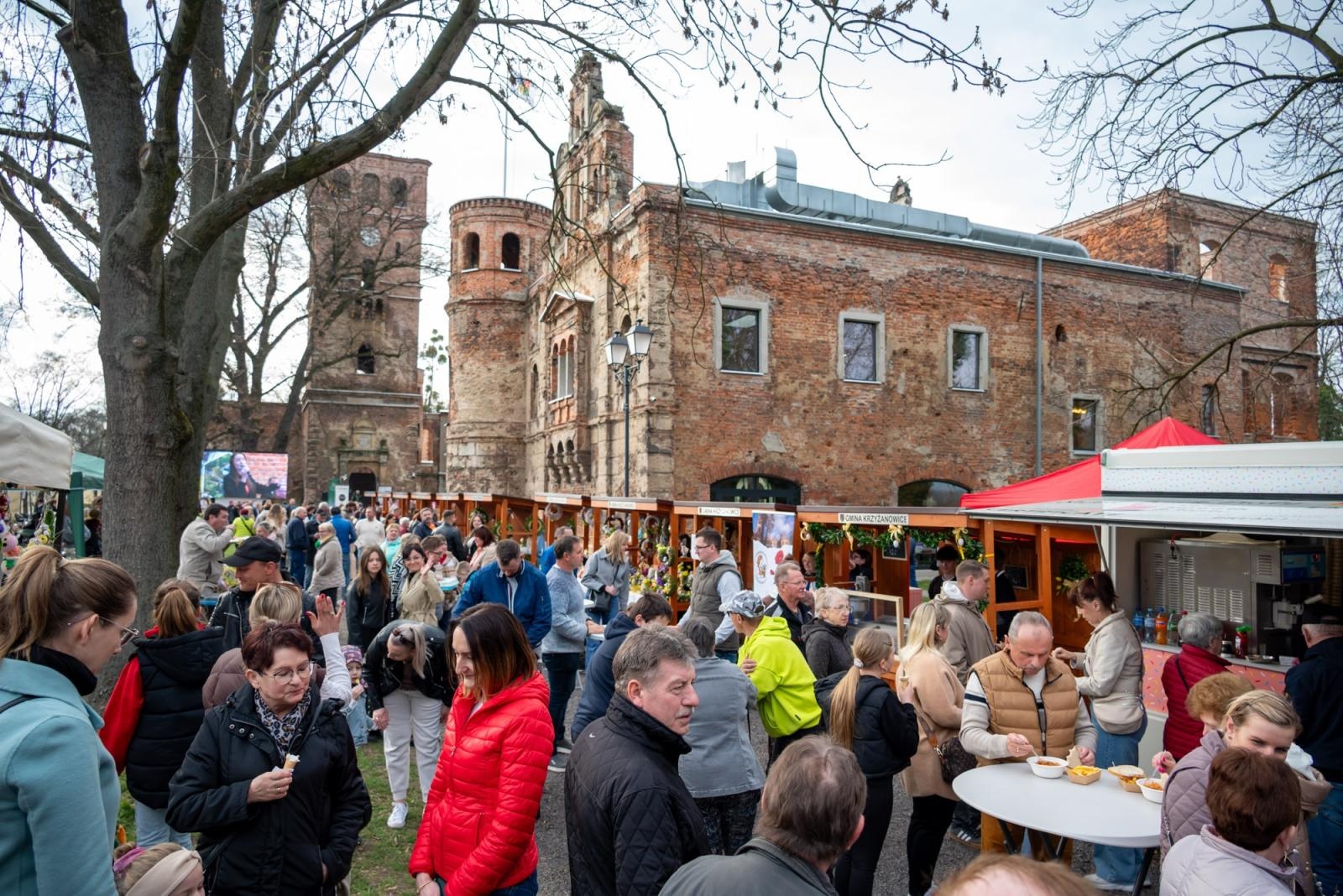 Zdjęcie w galerii na portalu naszraciborz.pl: Kiermasz Wielkanocny w Tworkowie przyciągnął tłumy mieszkańców wiadomości z regionu