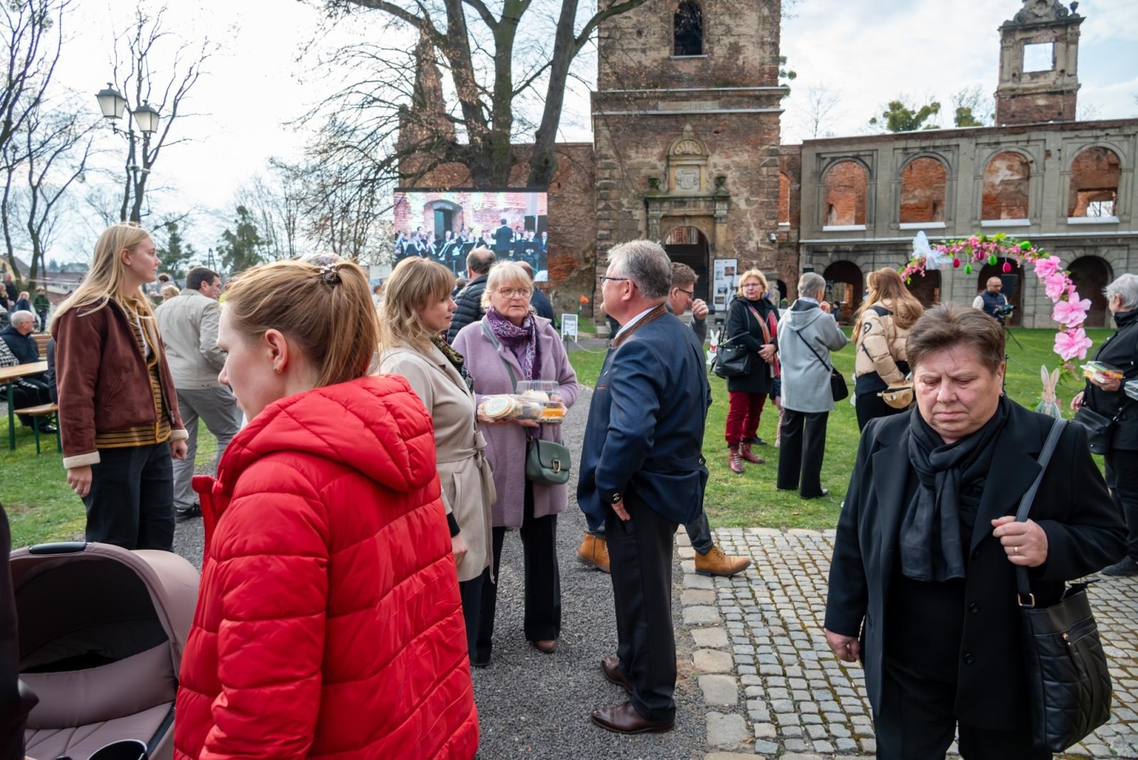 Zdjęcie w galerii na portalu naszraciborz.pl: Kiermasz Wielkanocny w Tworkowie przyciągnął tłumy mieszkańców wiadomości z regionu