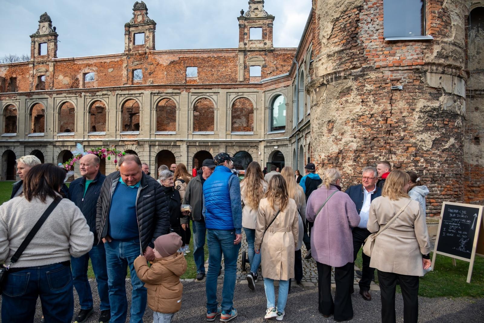 Zdjęcie w galerii na portalu naszraciborz.pl: Kiermasz Wielkanocny w Tworkowie przyciągnął tłumy mieszkańców wiadomości z regionu