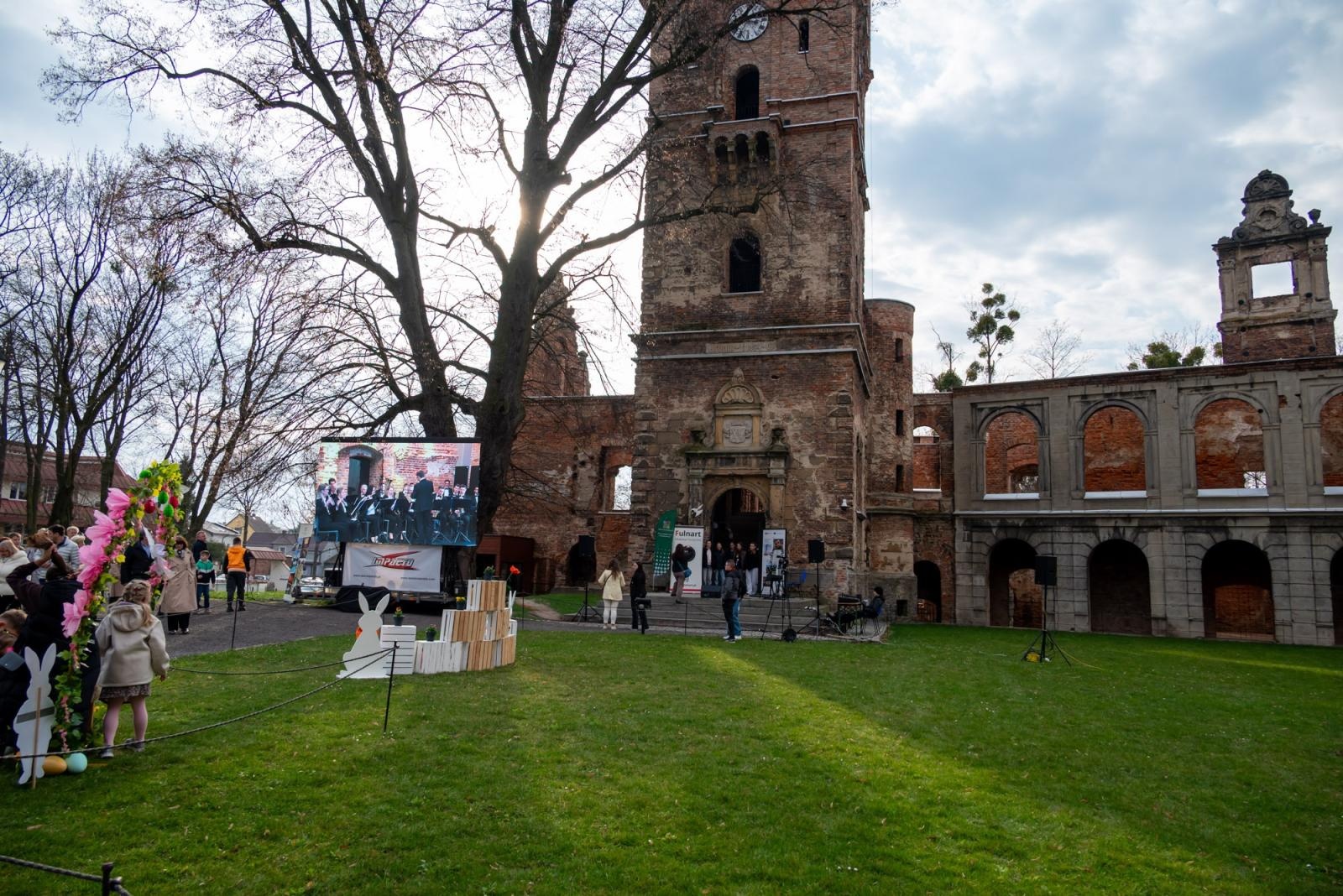 Zdjęcie w galerii na portalu naszraciborz.pl: Kiermasz Wielkanocny w Tworkowie przyciągnął tłumy mieszkańców wiadomości z regionu