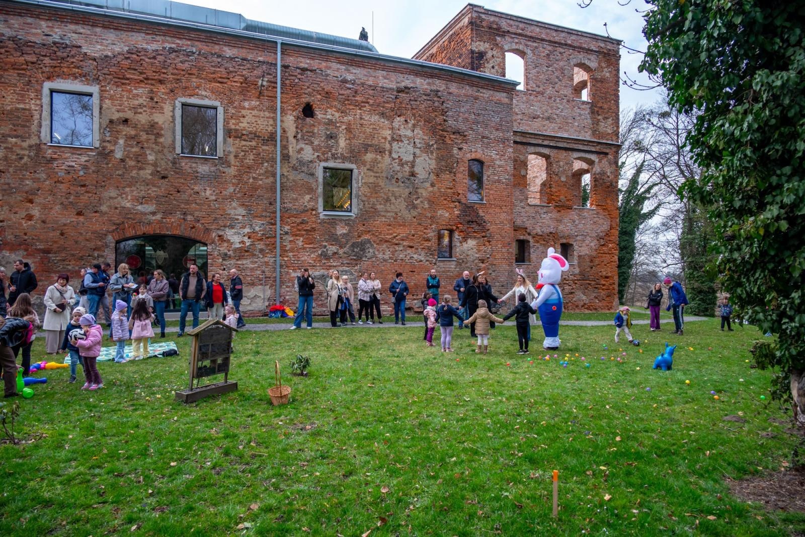 Zdjęcie w galerii na portalu naszraciborz.pl: Kiermasz Wielkanocny w Tworkowie przyciągnął tłumy mieszkańców wiadomości z regionu