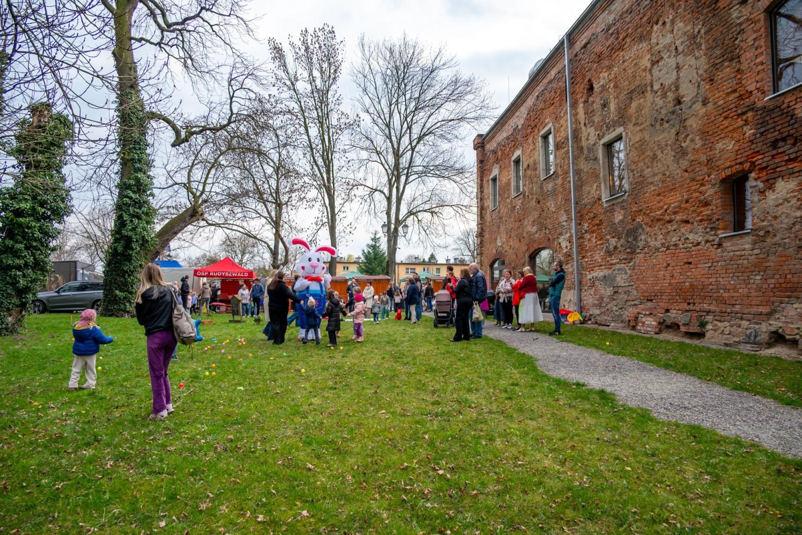 Zdjęcie w galerii na portalu naszraciborz.pl: Kiermasz Wielkanocny w Tworkowie przyciągnął tłumy mieszkańców wiadomości z regionu