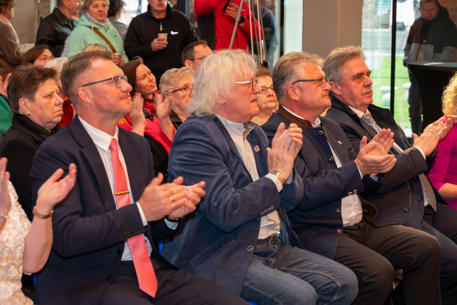 Zdjęcie w galerii na portalu naszraciborz.pl: Kiermasz Wielkanocny w Tworkowie przyciągnął tłumy mieszkańców wiadomości z regionu