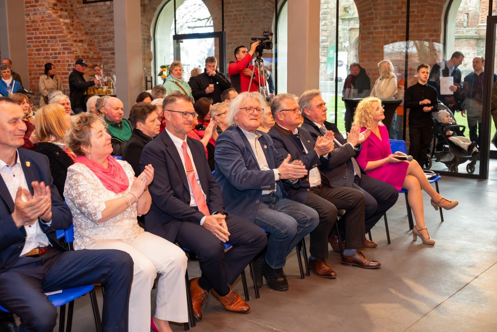 Zdjęcie w galerii na portalu naszraciborz.pl: Kiermasz Wielkanocny w Tworkowie przyciągnął tłumy mieszkańców wiadomości z regionu