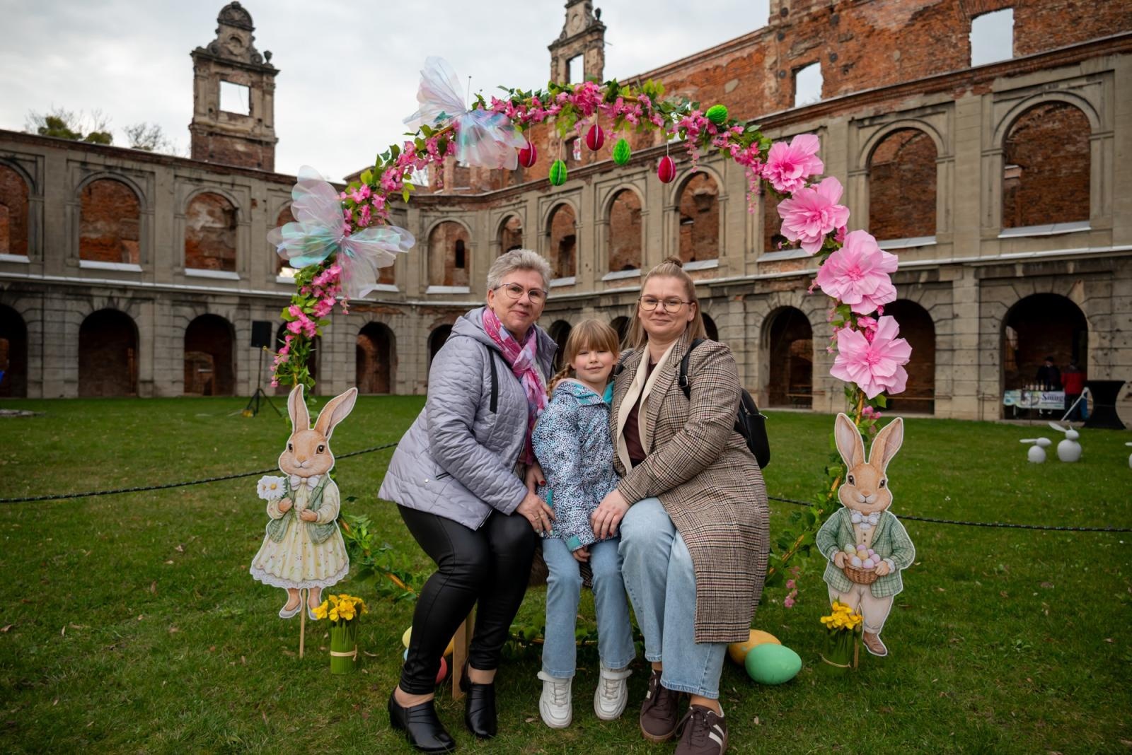 Zdjęcie w galerii na portalu naszraciborz.pl: Kiermasz Wielkanocny w Tworkowie przyciągnął tłumy mieszkańców wiadomości z regionu