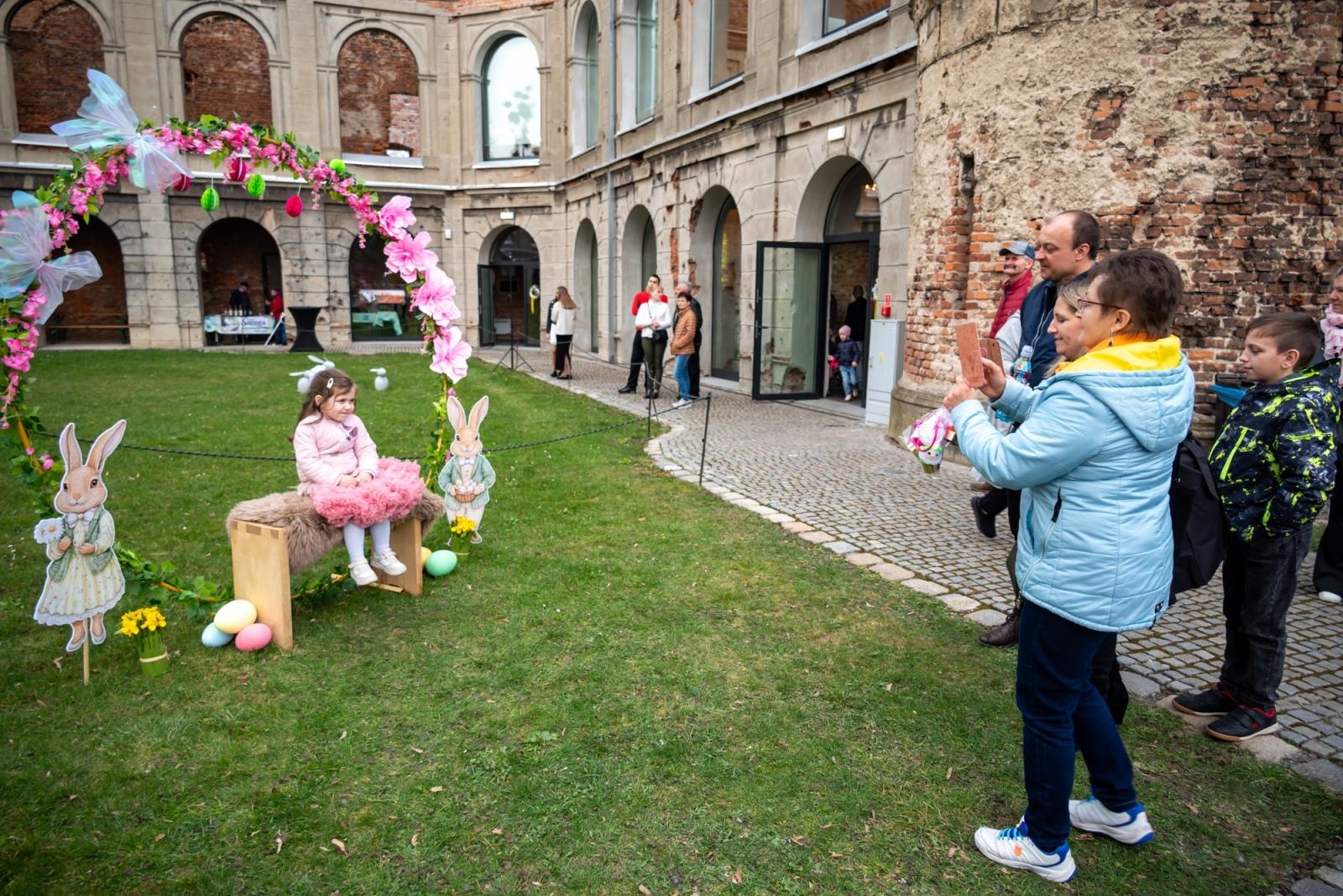 Zdjęcie w galerii na portalu naszraciborz.pl: Kiermasz Wielkanocny w Tworkowie przyciągnął tłumy mieszkańców wiadomości z regionu