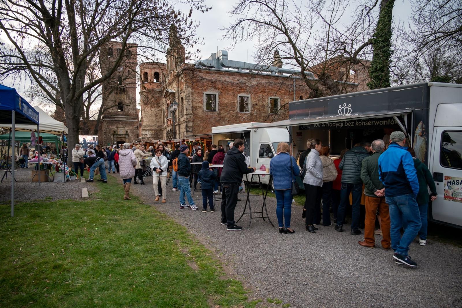 Zdjęcie w galerii na portalu naszraciborz.pl: Kiermasz Wielkanocny w Tworkowie przyciągnął tłumy mieszkańców wiadomości z regionu