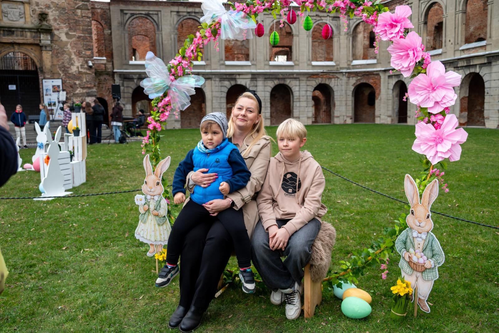 Zdjęcie w galerii na portalu naszraciborz.pl: Kiermasz Wielkanocny w Tworkowie przyciągnął tłumy mieszkańców wiadomości z regionu