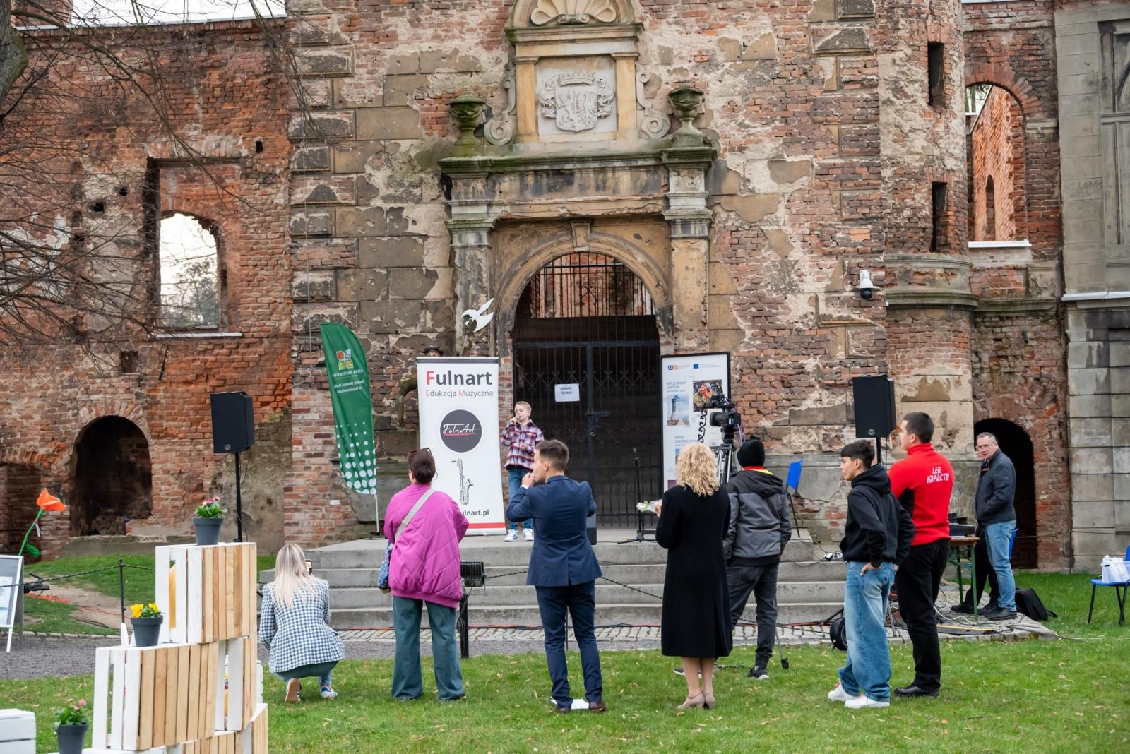 Zdjęcie w galerii na portalu naszraciborz.pl: Kiermasz Wielkanocny w Tworkowie przyciągnął tłumy mieszkańców wiadomości z regionu