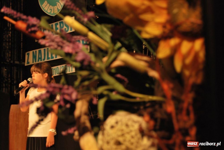 Zdjęcie w galerii na portalu naszraciborz.pl: SP 15 zorganizowała galę dla najlepszych wiadomości z regionu
