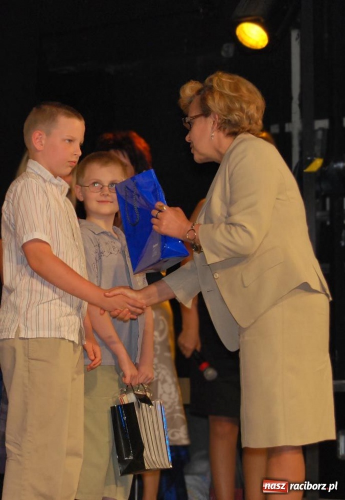 Zdjęcie w galerii na portalu naszraciborz.pl: SP 15 zorganizowała galę dla najlepszych wiadomości z regionu