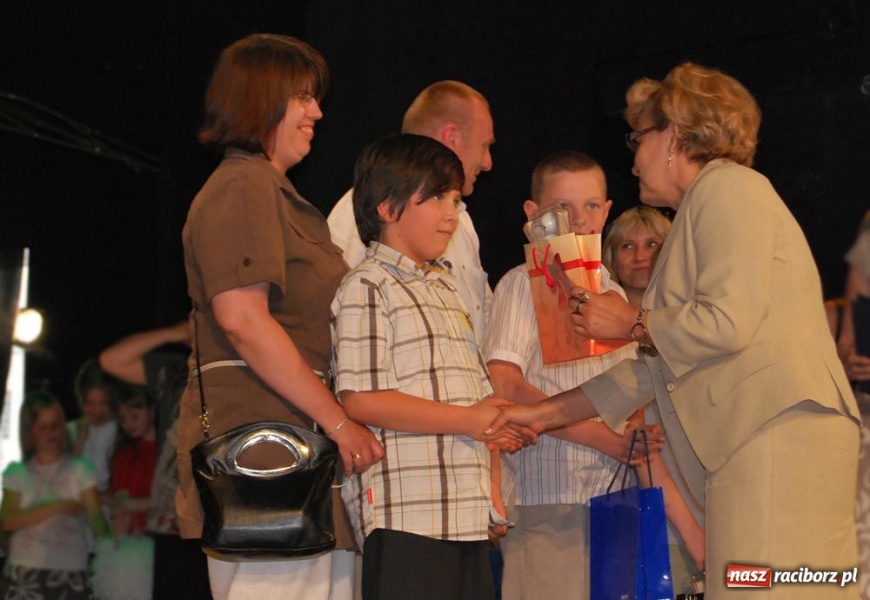 Zdjęcie w galerii na portalu naszraciborz.pl: SP 15 zorganizowała galę dla najlepszych wiadomości z regionu