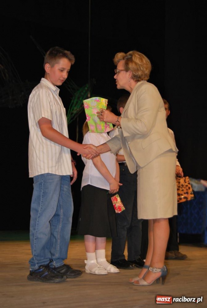 Zdjęcie w galerii na portalu naszraciborz.pl: SP 15 zorganizowała galę dla najlepszych wiadomości z regionu