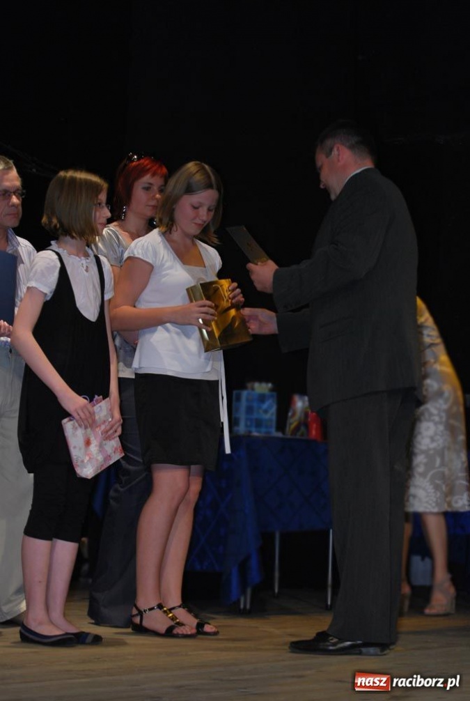 Zdjęcie w galerii na portalu naszraciborz.pl: SP 15 zorganizowała galę dla najlepszych wiadomości z regionu