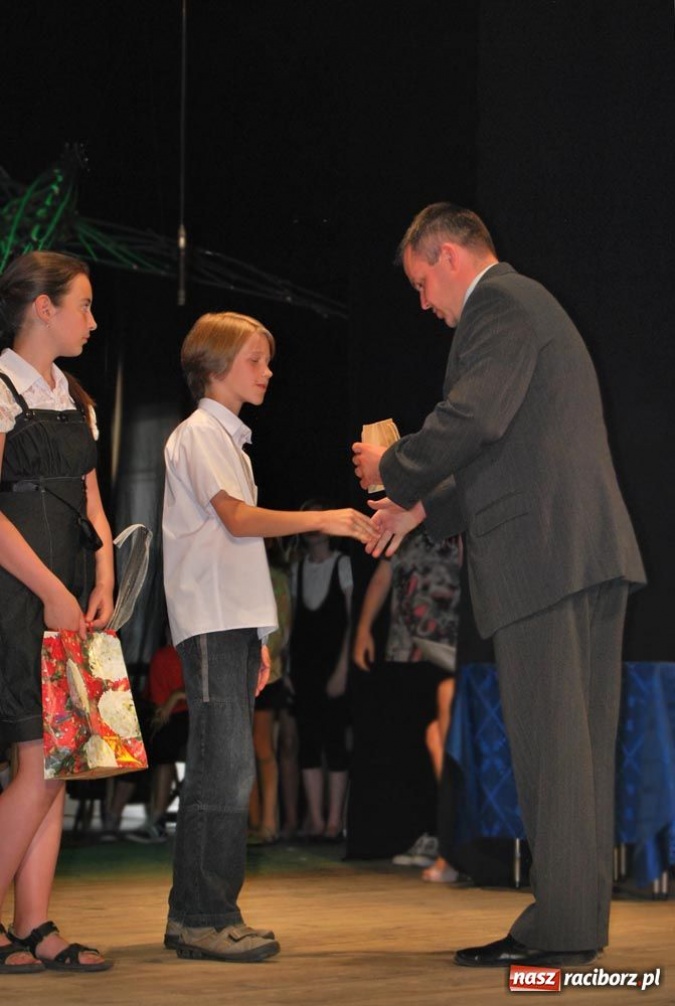 Zdjęcie w galerii na portalu naszraciborz.pl: SP 15 zorganizowała galę dla najlepszych wiadomości z regionu